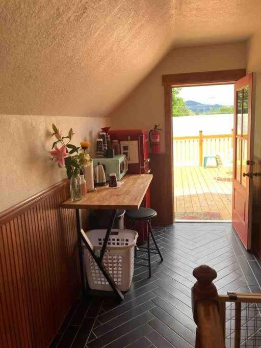 Victorian Guest Getaway-20Mins To Glacier National Park-10Mins To Airport! Columbia Falls Eksteriør billede