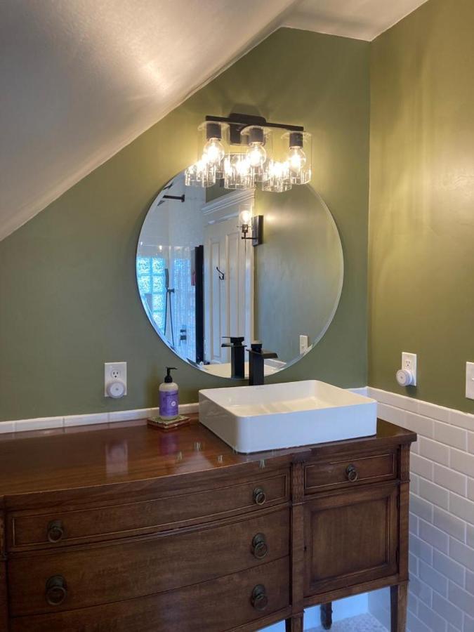 Victorian Guest Getaway-20Mins To Glacier National Park-10Mins To Airport! Columbia Falls Eksteriør billede
