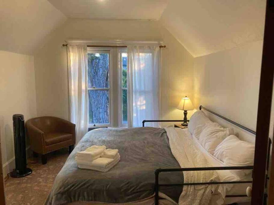 Victorian Guest Getaway-20Mins To Glacier National Park-10Mins To Airport! Columbia Falls Eksteriør billede